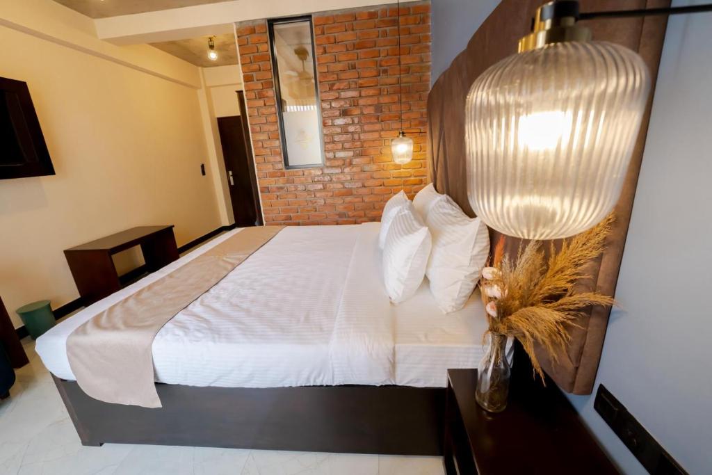 Postel nebo postele na pokoji v ubytování Limeshine - Airport Transit Hotels & Residences