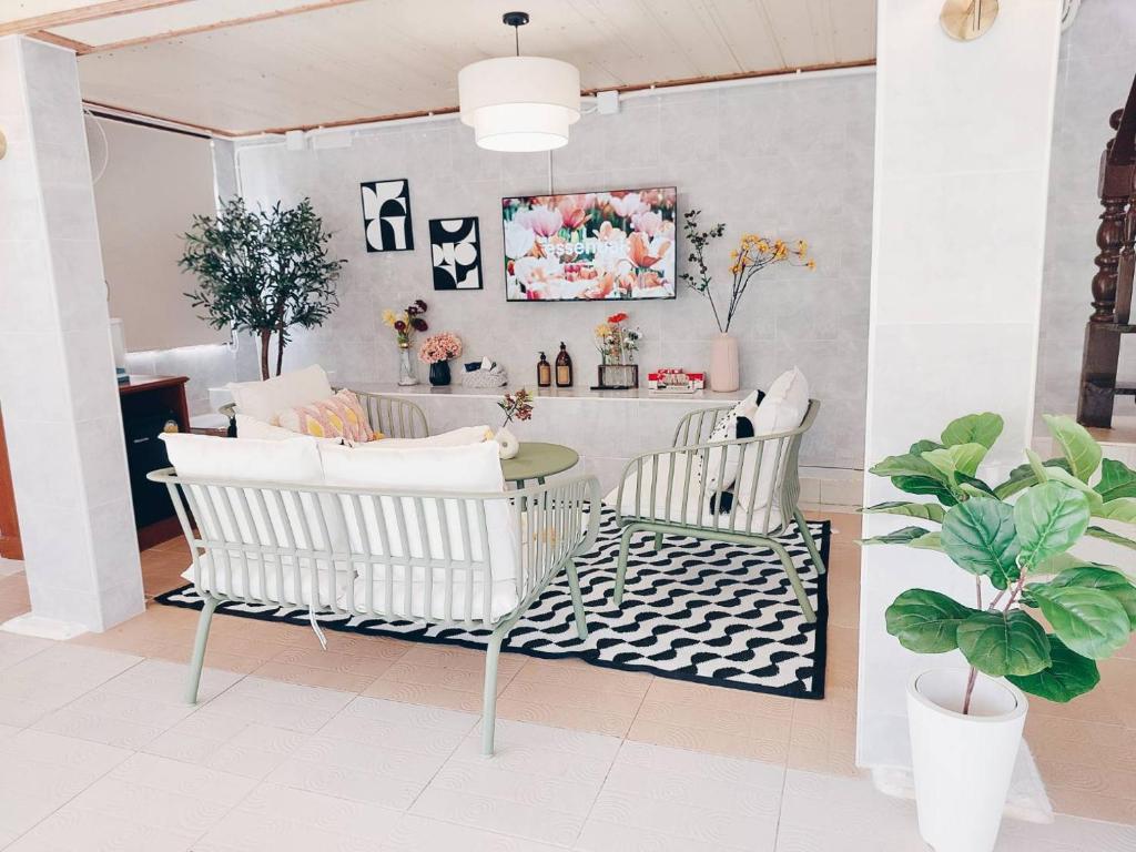 Green Riverside Homestay - Twin Room With Balcony