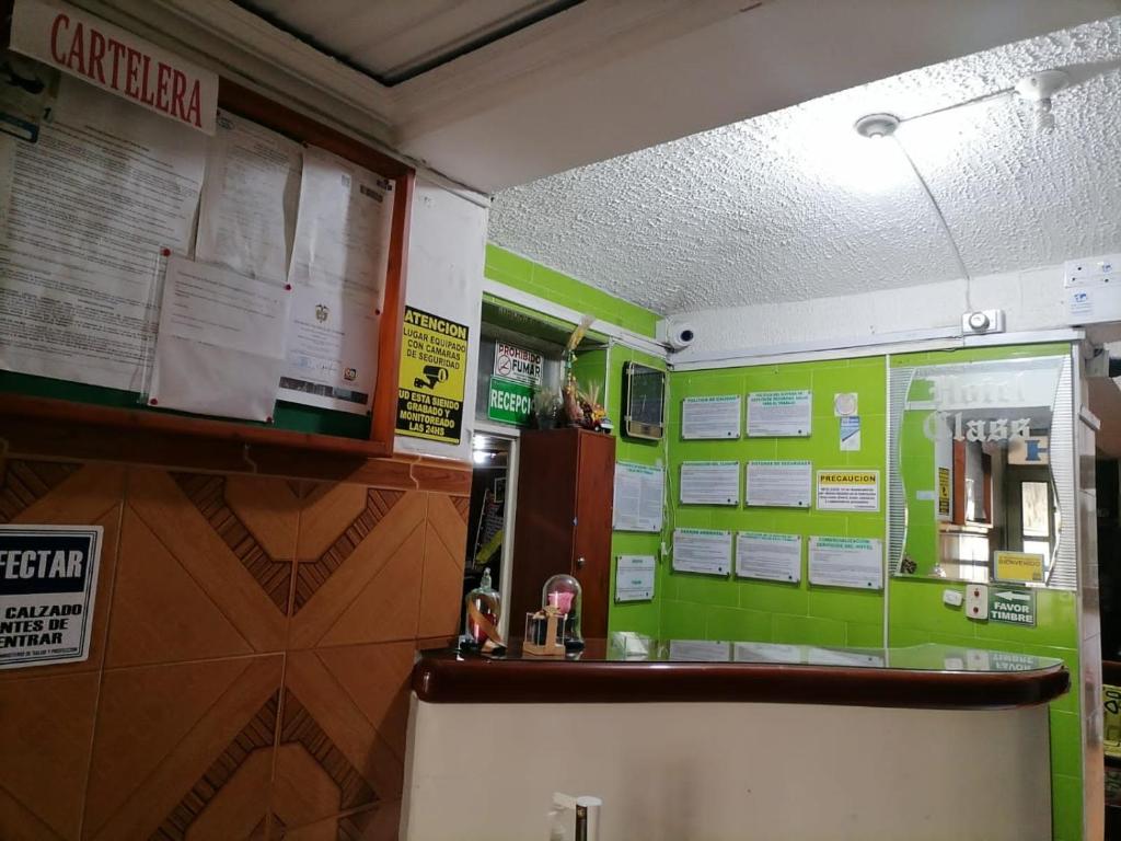 Un certificat, premiu, logo sau alt document afișat la Hotel Class
