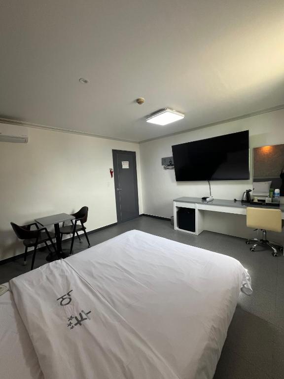 TV a/nebo společenská místnost v ubytování Motel Choo Eok