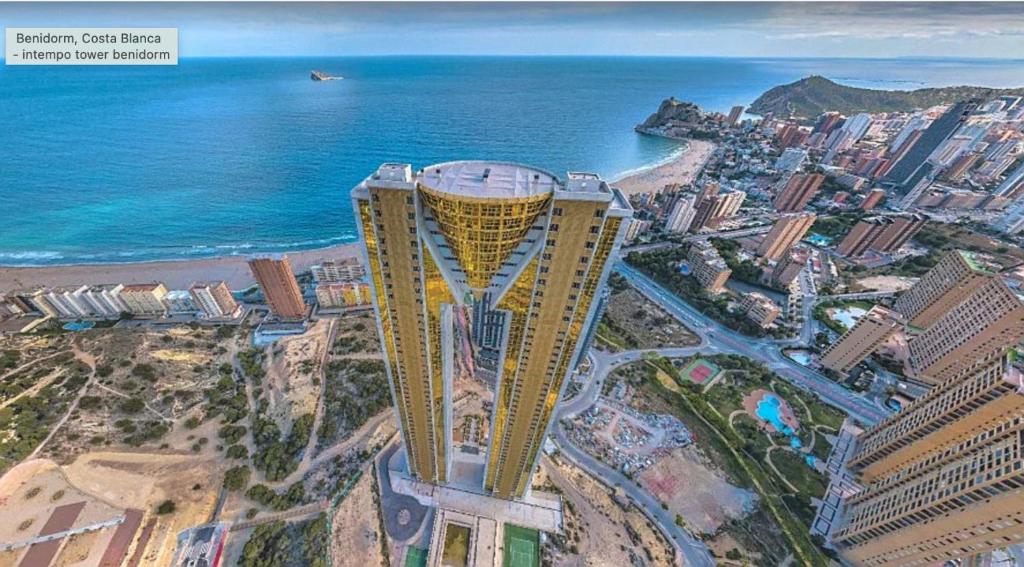 an aerial view of a tall building next to the ocean at Intempo Seaview Luxury Reinapart in Benidorm