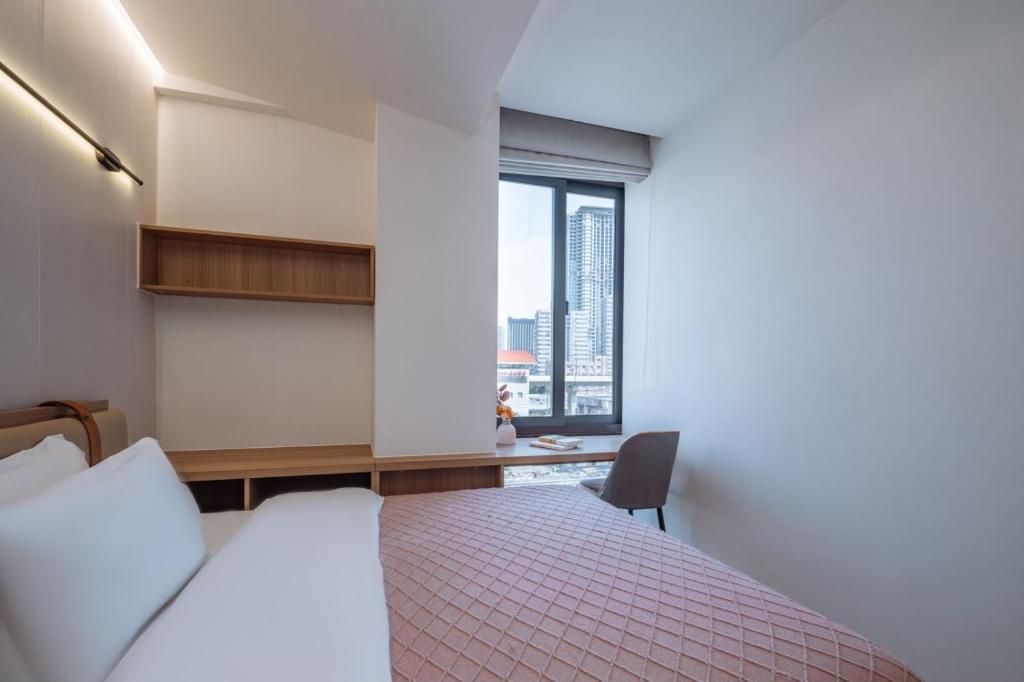 Postel nebo postele na pokoji v ubytování 上海客堂涧酒店宝山路地铁站店