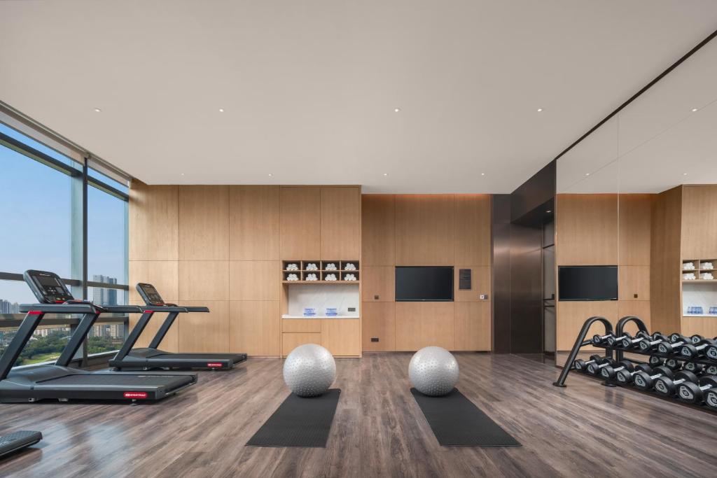 Fitness centrum a/nebo fitness zařízení v ubytování Holiday Inn Express Shenzhen Futian Center by IHG