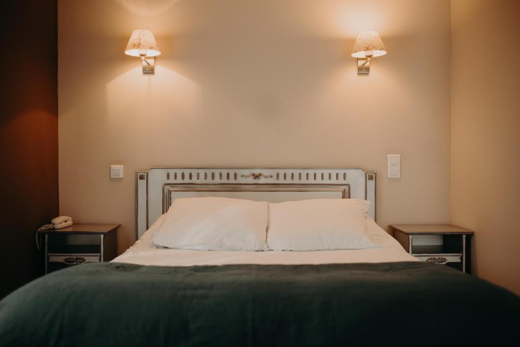 Letto o letti in una camera di Logis - Hotel Restaurant du Parc