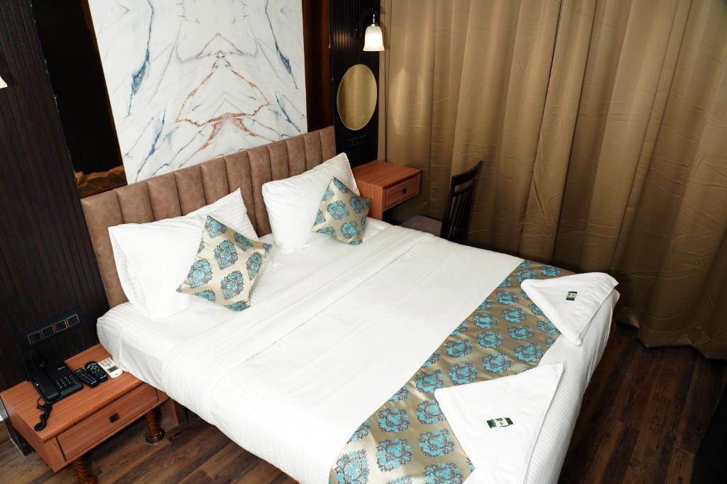 Postel nebo postele na pokoji v ubytování Hotel Padma Krishna