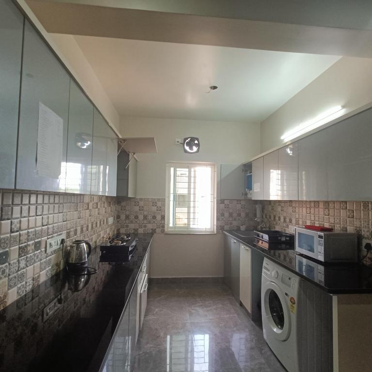 Kuchyň nebo kuchyňský kout v ubytování Sukrithi Premium Serviced Apartment - F2