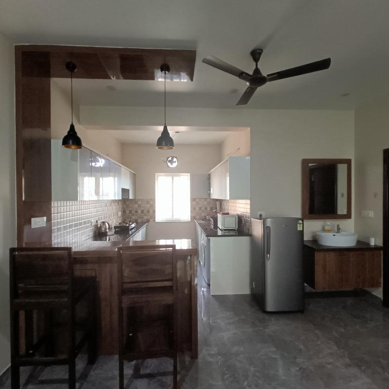 Kuchyň nebo kuchyňský kout v ubytování Sukrithi Premium Serviced Apartment - F2