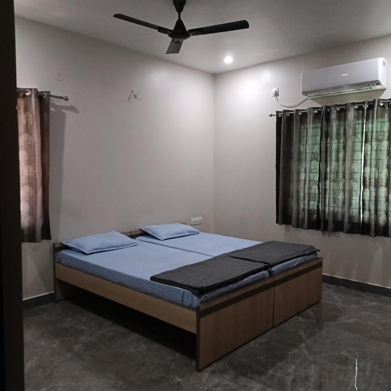 Postel nebo postele na pokoji v ubytování Sukrithi Premium Serviced Apartment - F2