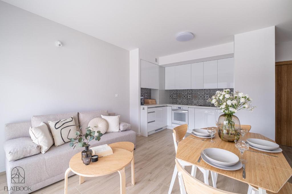 Η κουζίνα ή μικρή κουζίνα στο Flatbook Apartamenty - Sztutowo Baltic Twins II z Parkingiem