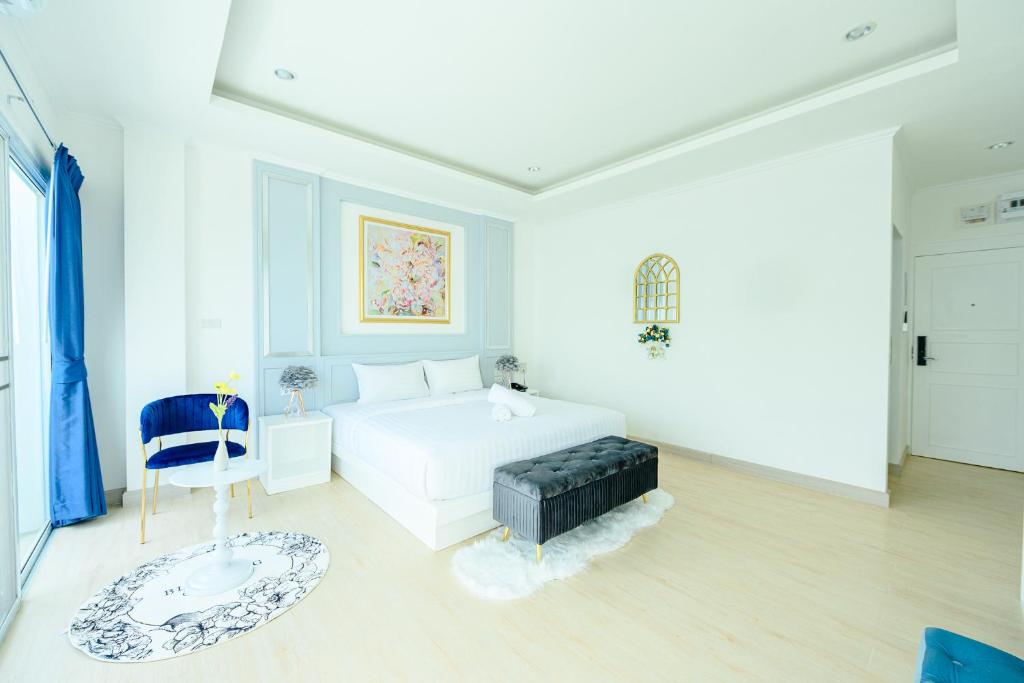 Postel nebo postele na pokoji v ubytování Marble Arch De Loei Hotel