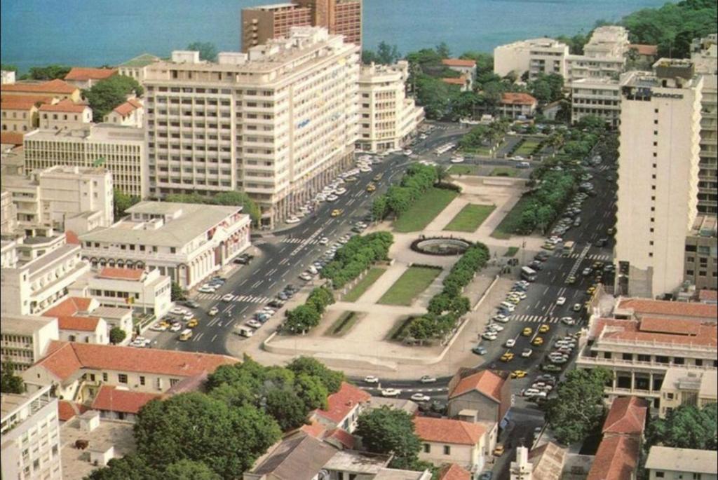 an aerial view of a city with a lot of traffic at Place de l’indépendance in Dakar