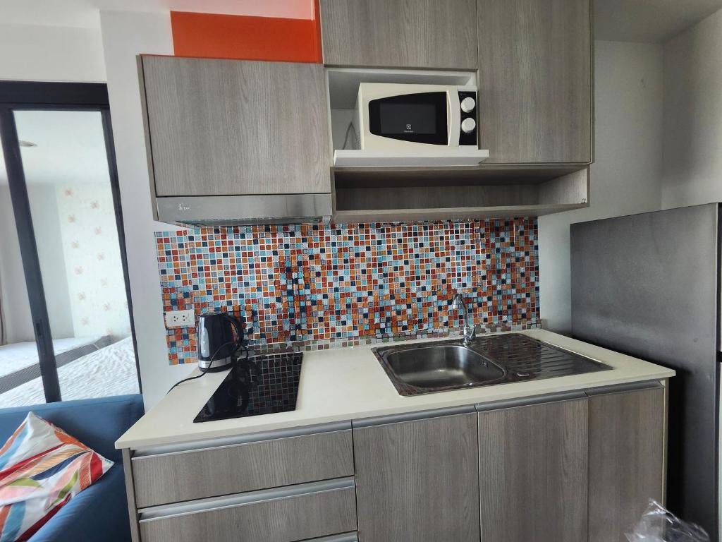 Kuchyň nebo kuchyňský kout v ubytování 中央公寓 1bedroom Centrio 804 Condominium 211