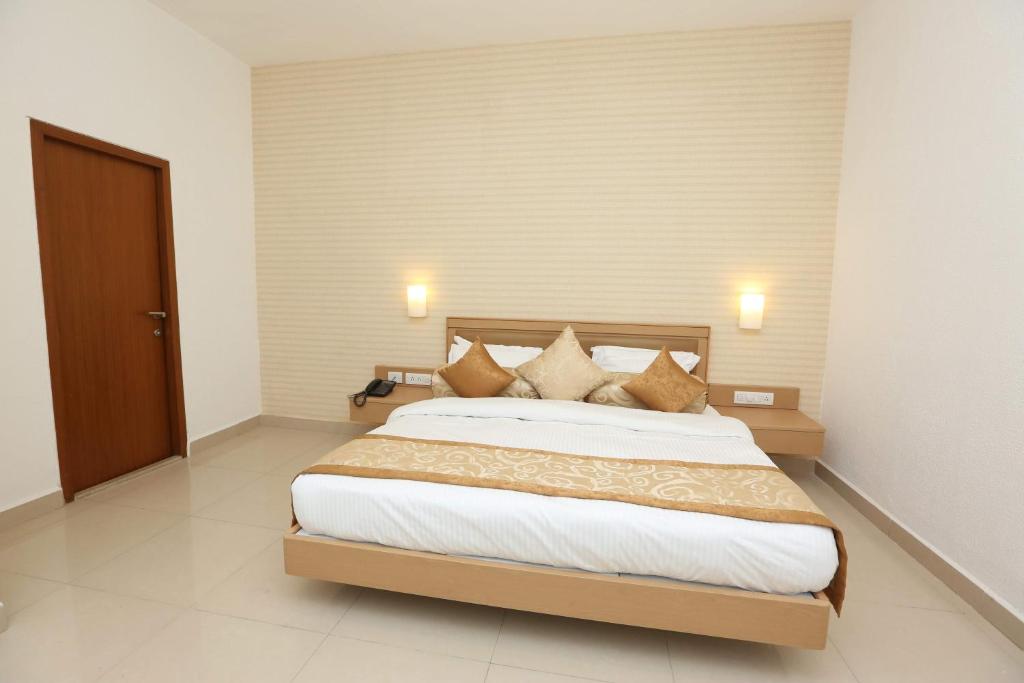 Postel nebo postele na pokoji v ubytování Avenue 11 Boutique Residences, Poes Garden Chennai