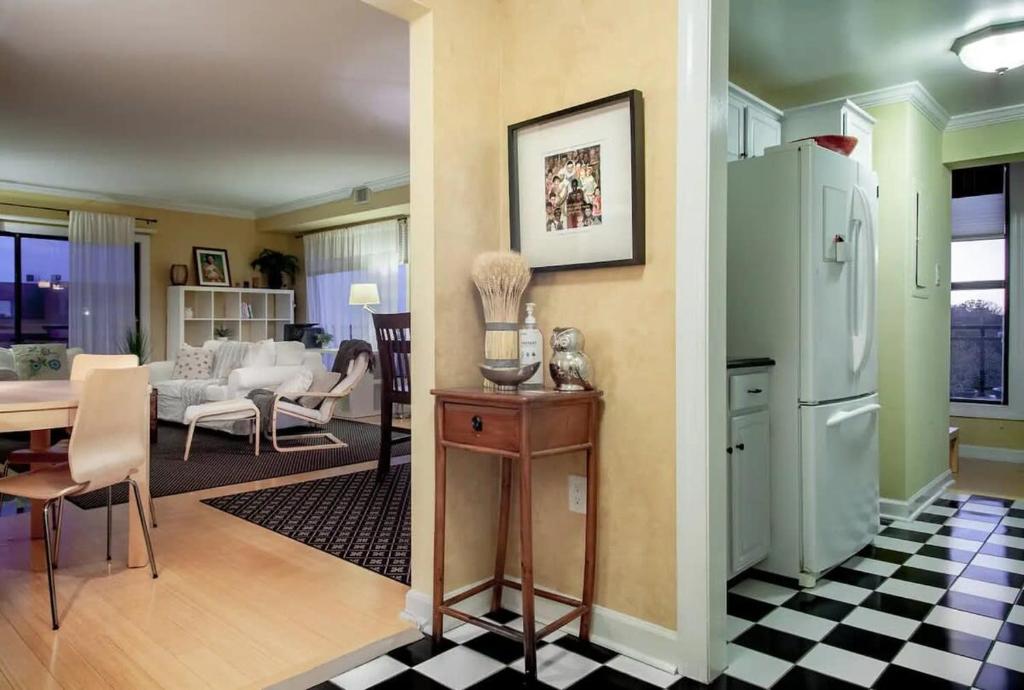 Gallery image of Gorgeous Rosslyn Penthouse w Views FREE Parking Metro Subway in Arlington