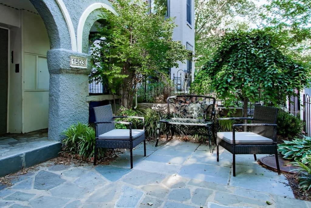 a patio with chairs and a table in a courtyard at DesignerFlat Nestled Between Dupont&Logan Circles in Washington, D.C.