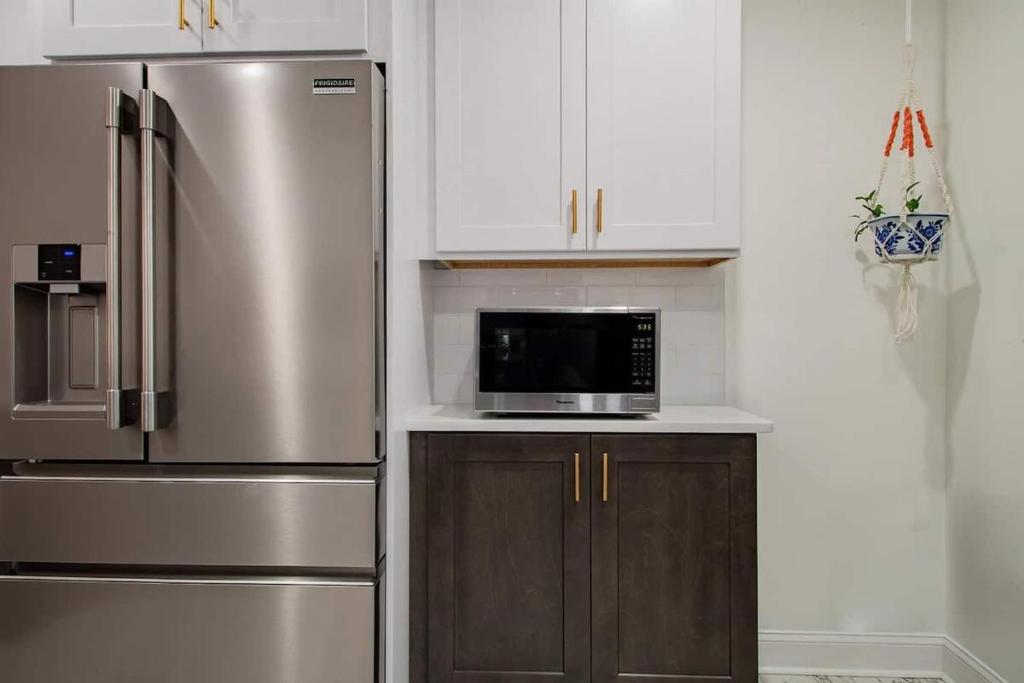Fancy 1-BR in Central Location Parking availableにあるキッチンまたは簡易キッチン