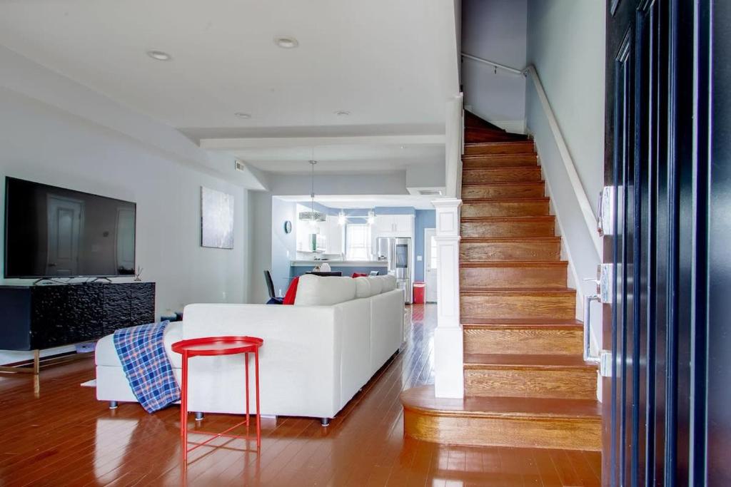 Kuvagallerian kuva majoituspaikasta A Homestay in One of DC's Best Neighborhoods 4-Bedroom Petworth Townhome, joka sijaitsee Washingtonissa