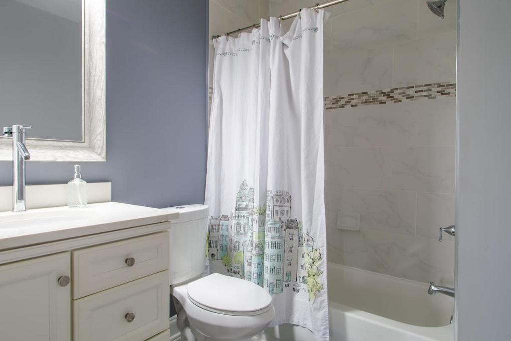 Kuvagallerian kuva majoituspaikasta A Homestay in One of DC's Best Neighborhoods 4-Bedroom Petworth Townhome, joka sijaitsee Washingtonissa