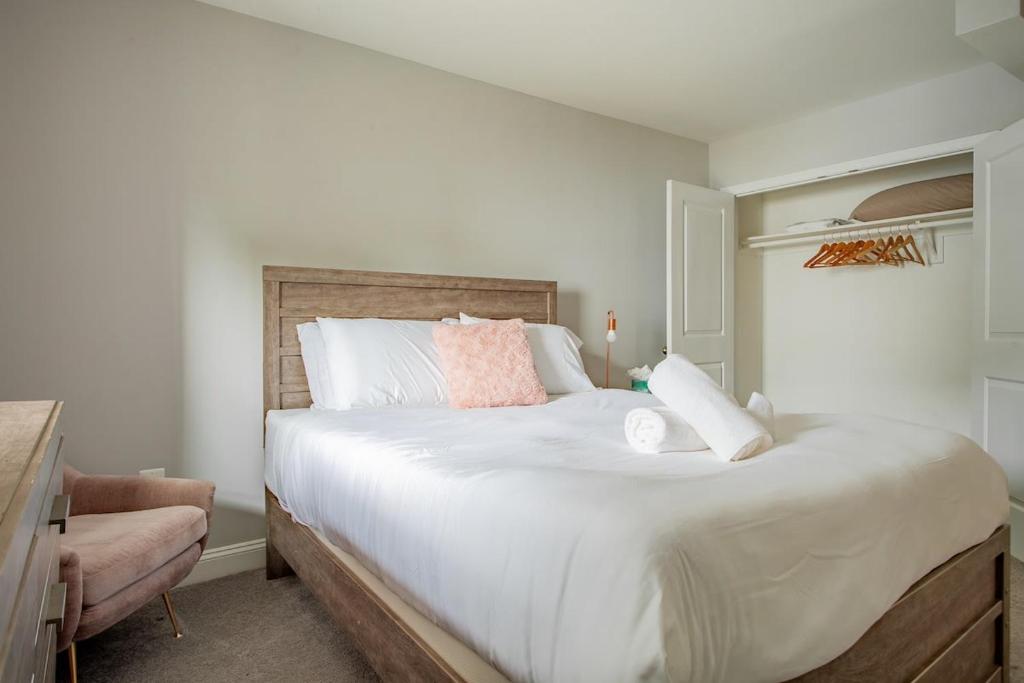 Kuvagallerian kuva majoituspaikasta A Homestay in One of DC's Best Neighborhoods 4-Bedroom Petworth Townhome, joka sijaitsee Washingtonissa