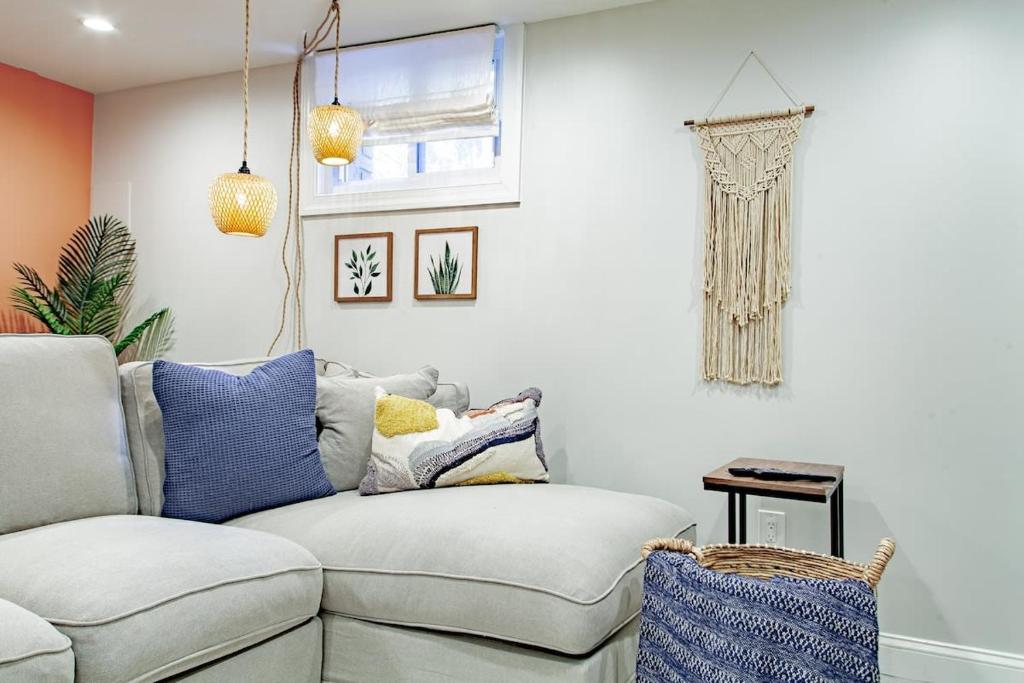 منطقة جلوس في Private 1-BR DC Residential-Style Stay Parking