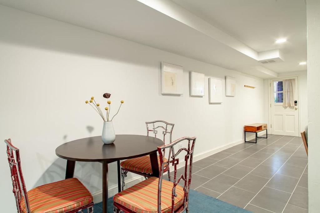 Gallery image of Spacious 1BR NW Garden Apartment Walker's Dream in Washington, D.C.
