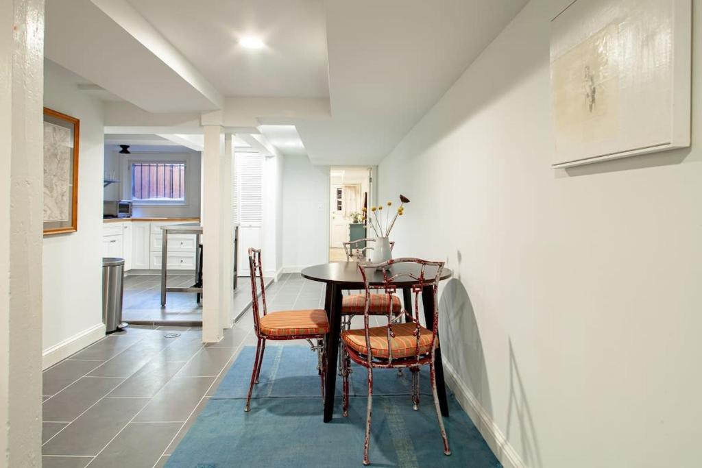Gallery image of Spacious 1BR NW Garden Apartment Walker's Dream in Washington, D.C.