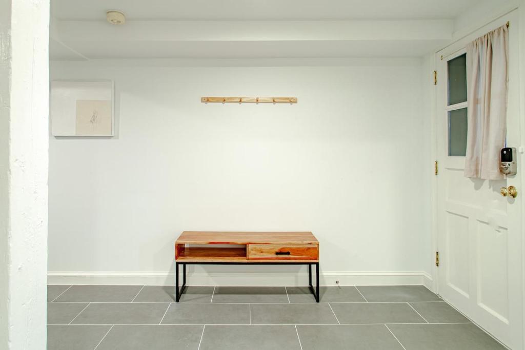 Gallery image of Spacious 1BR NW Garden Apartment Walker's Dream in Washington, D.C.