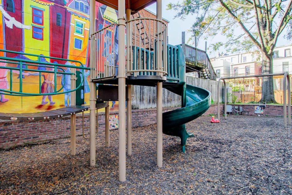 Gallery image of Spacious 1BR NW Garden Apartment Walker's Dream in Washington, D.C.