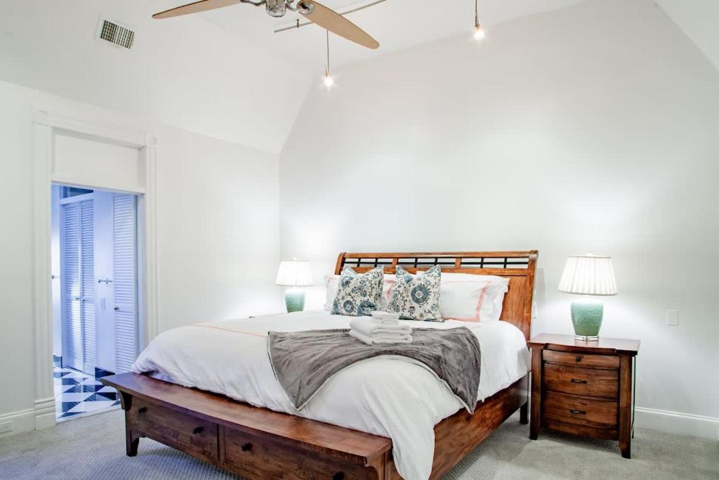 a bedroom with a large bed and a ceiling fan at LUXE Kalorama 5-BR Townhome Close to Dupont Circle in Washington, D.C.