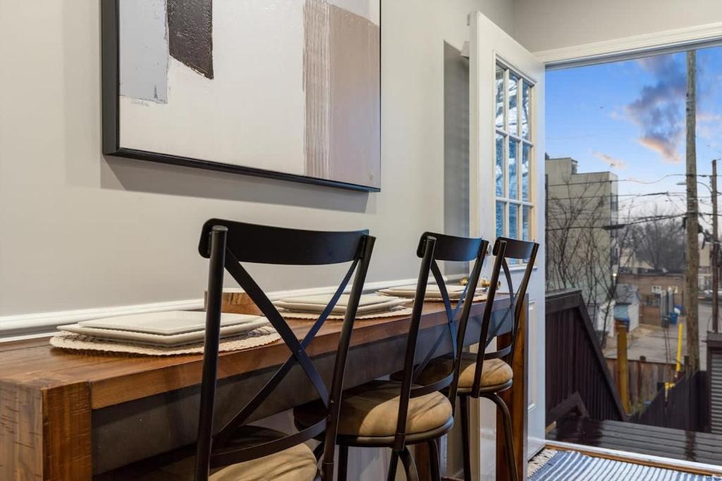 Φωτογραφία από το άλμπουμ του Exceptional 4-BR Homestay near Rock Creek Park στην Ουάσινγκτον