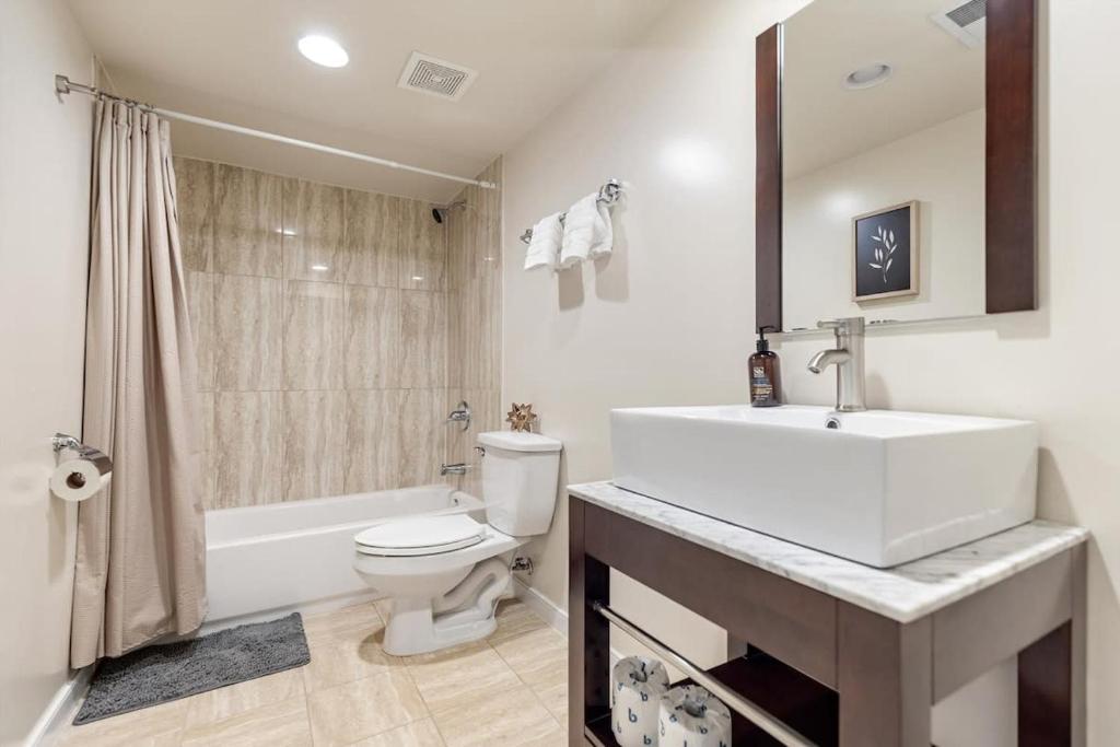 Φωτογραφία από το άλμπουμ του Exceptional 4-BR Homestay near Rock Creek Park στην Ουάσινγκτον