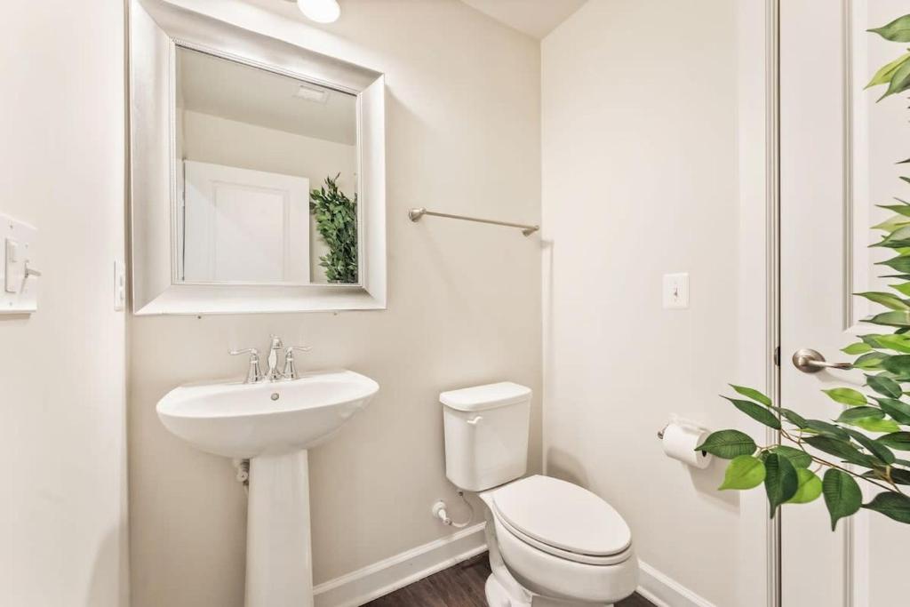 حمام في Ashburn 4-BR Homestay Close to Dulles & METRO