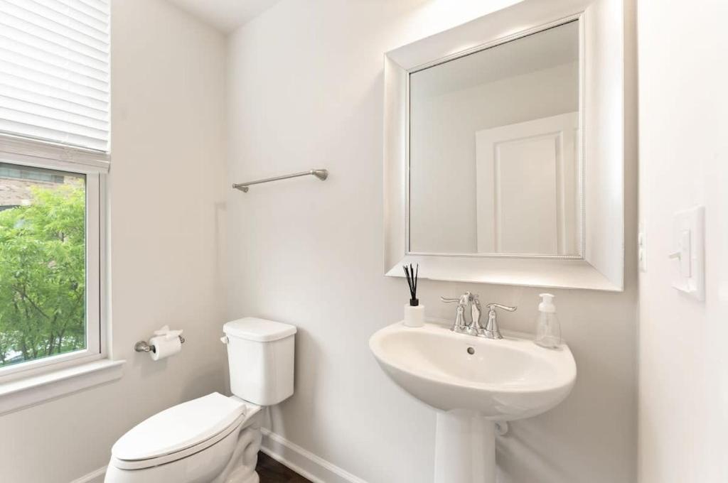 حمام في Ashburn 4-BR Homestay Close to Dulles & METRO