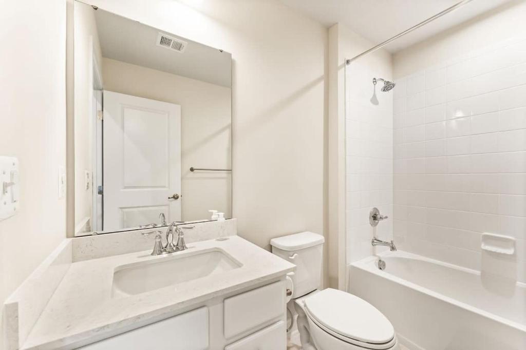 حمام في Ashburn 4-BR Homestay Close to Dulles & METRO