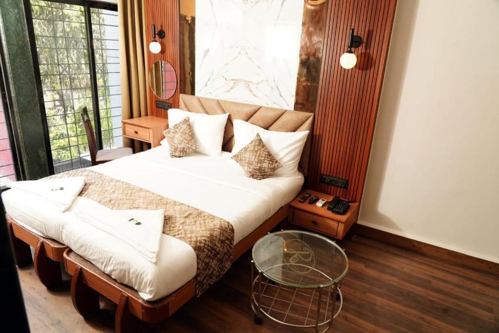 Postel nebo postele na pokoji v ubytování Hotel Padma Krishna