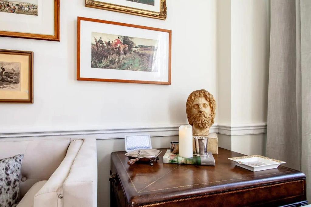 Gallery image of LUXE Cameron House Off King St Est 1870 in Alexandria