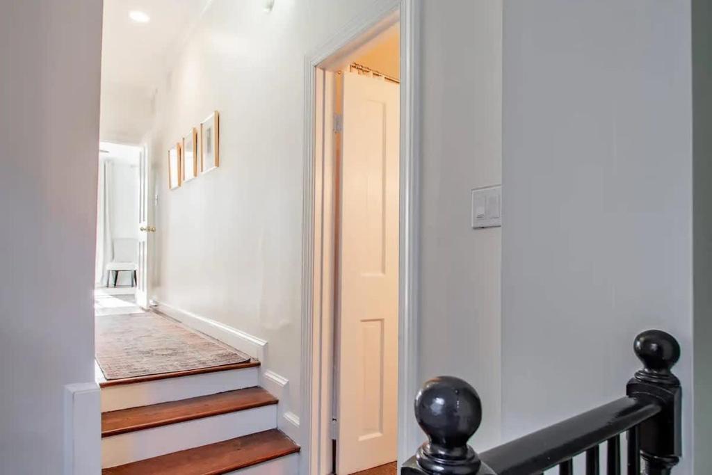 Gallery image of LUXE Cameron House Off King St Est 1870 in Alexandria