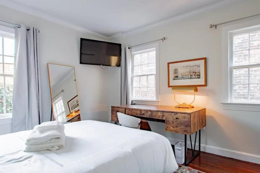 Gallery image of LUXE Cameron House Off King St Est 1870 in Alexandria