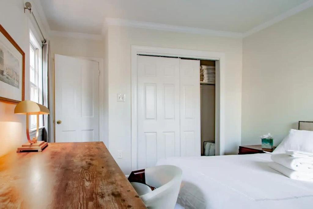 Gallery image of LUXE Cameron House Off King St Est 1870 in Alexandria