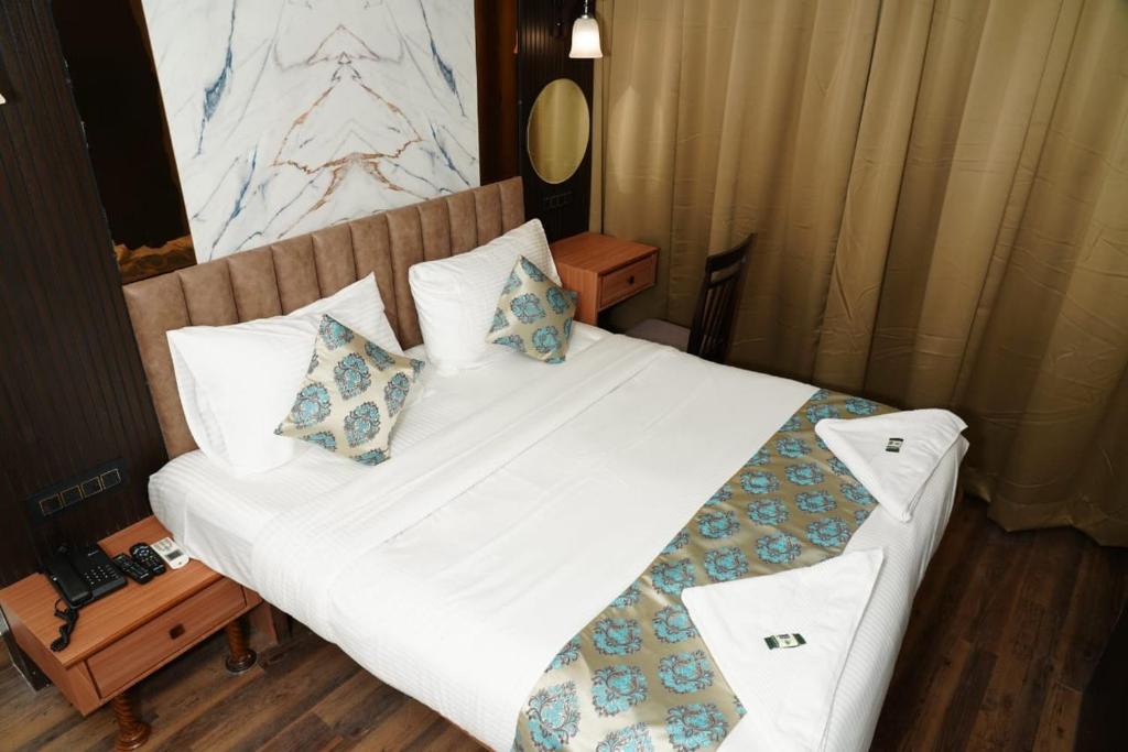 Postel nebo postele na pokoji v ubytování Hotel Padma Krishna