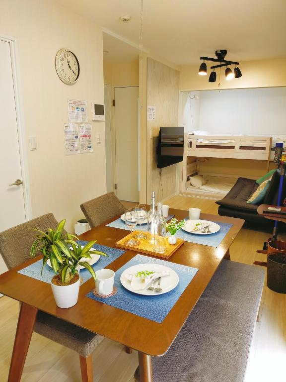Haneda 15min, Keikyu Kamata 8min walk, 1PM IN & OUT, Up to 9 Guests