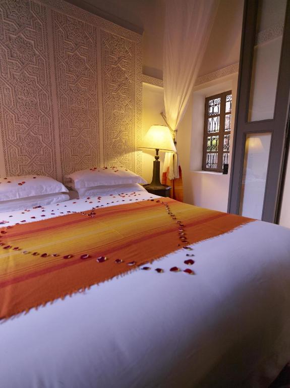 Postel nebo postele na pokoji v ubytování Riad Les Jardins d'Henia