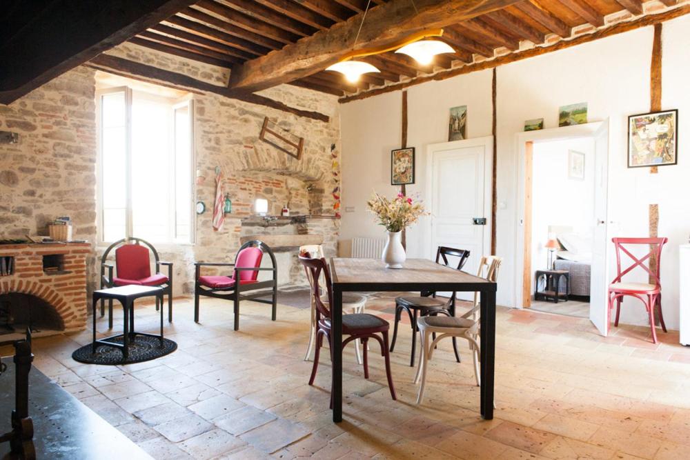 Posezení v ubytování le sécadou chambres et table d'hôtes