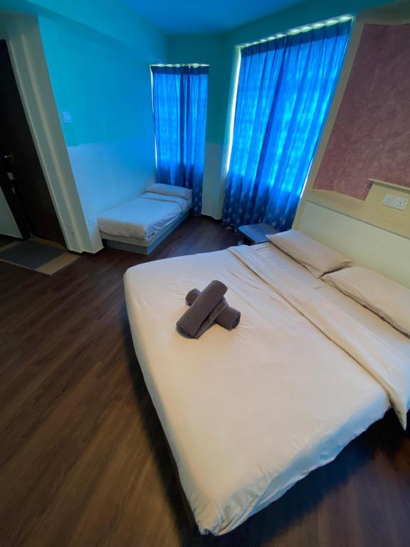 Postel nebo postele na pokoji v ubytování Suria Cameron Hotel