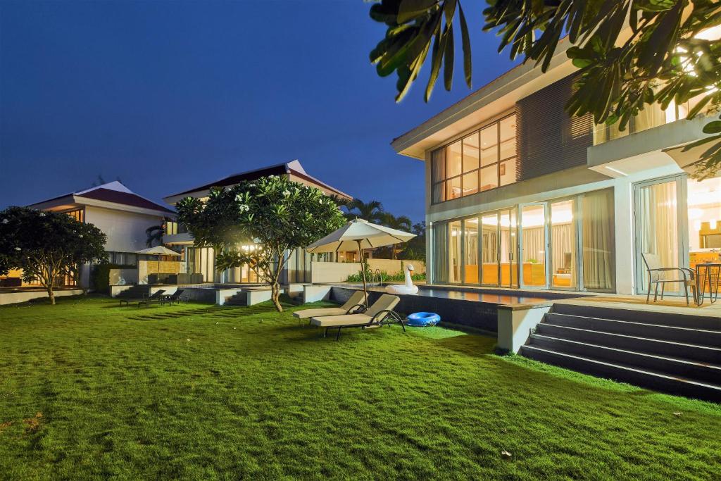 Zahrada ubytování Deluxe Beachside Resort Danang