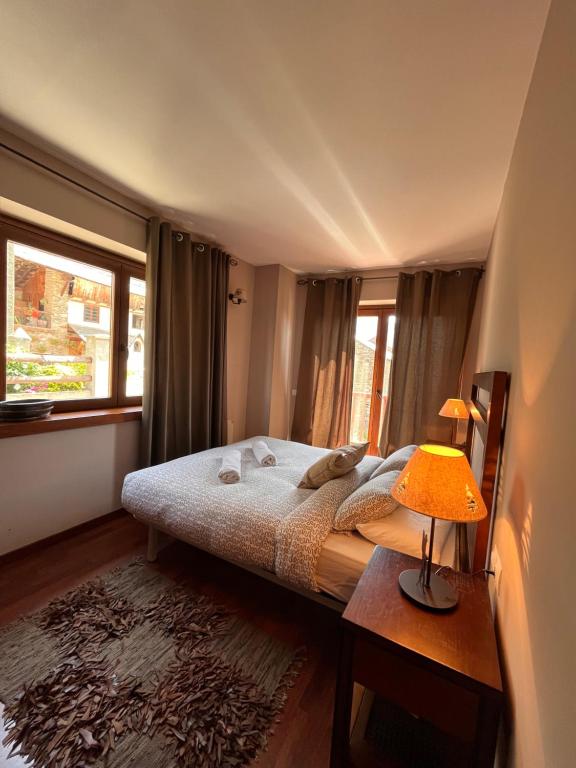 Postel nebo postele na pokoji v ubytování Luxury House Valencia D'Aneu