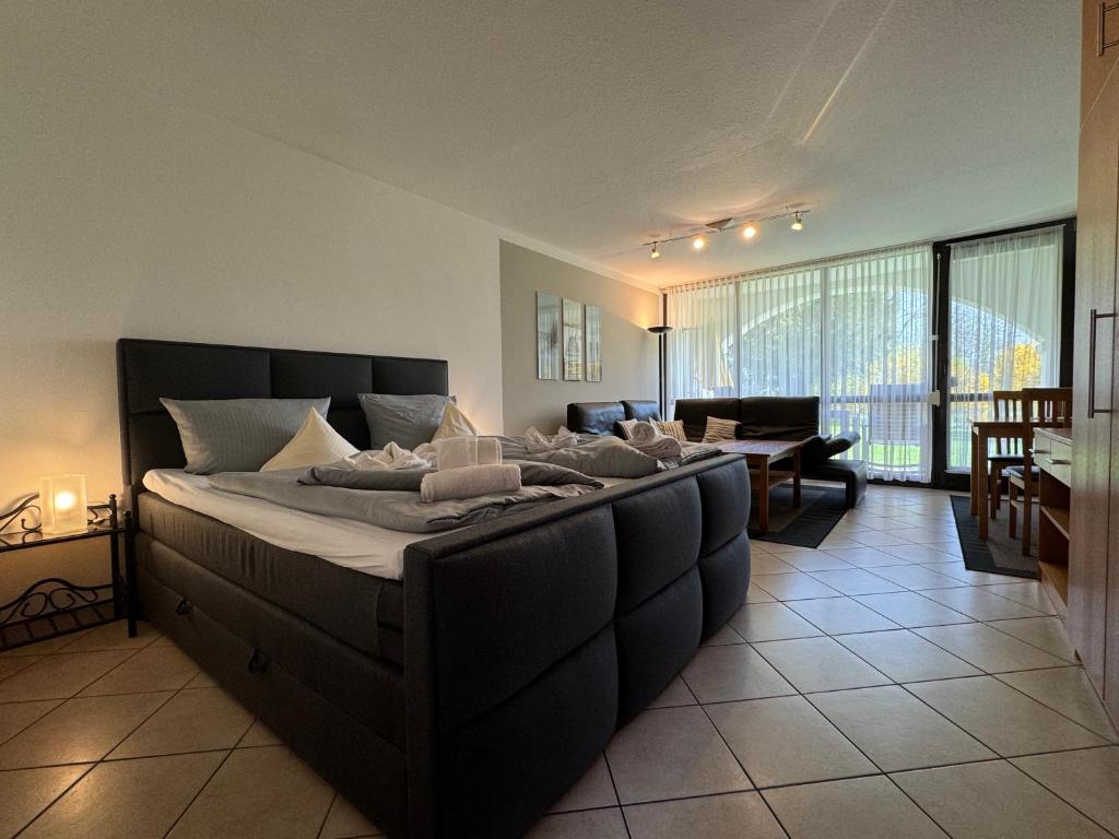 Postel nebo postele na pokoji v ubytování Schloss Kirchham Appartement - & Wellnessanlage