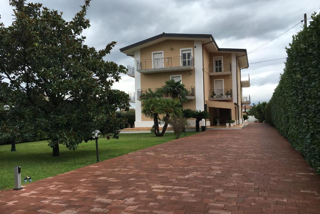 a building with a brick road in front of it at Calabre - Lamezia Terme 2bdr in Lamezia Terme