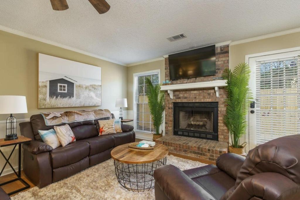 a living room with a couch and a fireplace at Alabama Get Away Gorgeous Home Location A Near Medical Ctr in Tuscaloosa