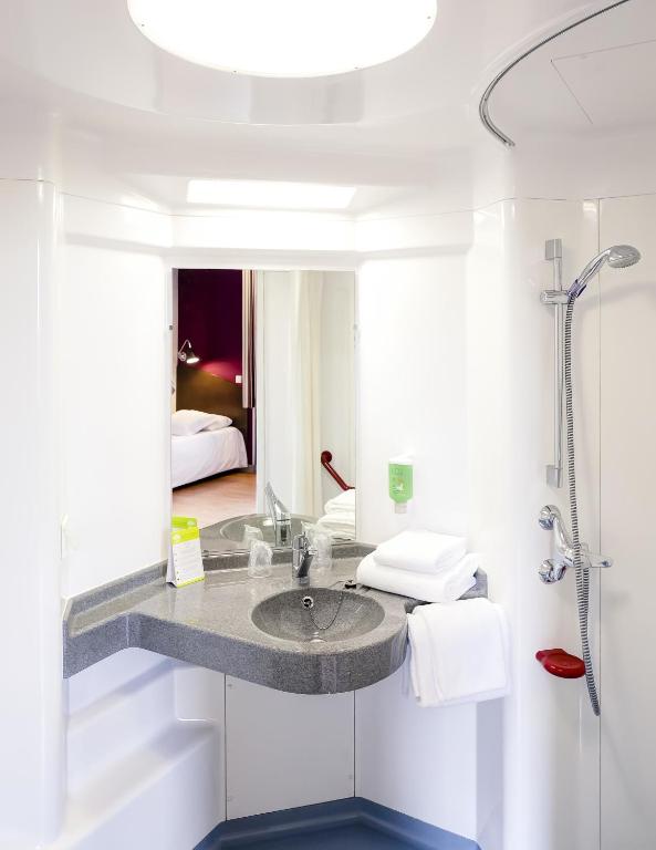 a bathroom with a sink and a shower at Domaine Lyon Saint Joseph in Sainte-Foy-lès-Lyon
